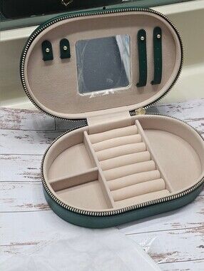 Travel Jewelry Case - Green Exterior, Beige Interior